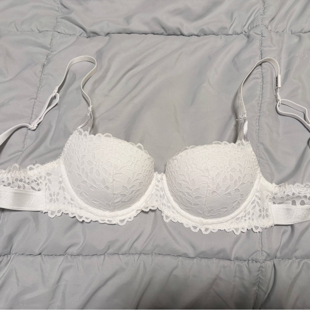 PINK Victoria's Secret White Lace Balconette Bra